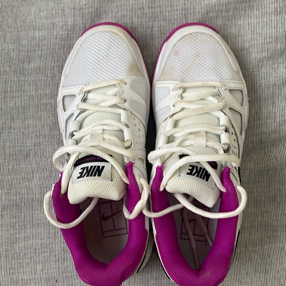 Nike Air Vapor Advantage Tennis Shoe